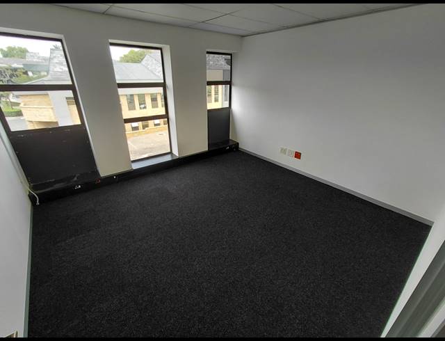 121M² OFFICE TO LET IN HURLINGHAM
